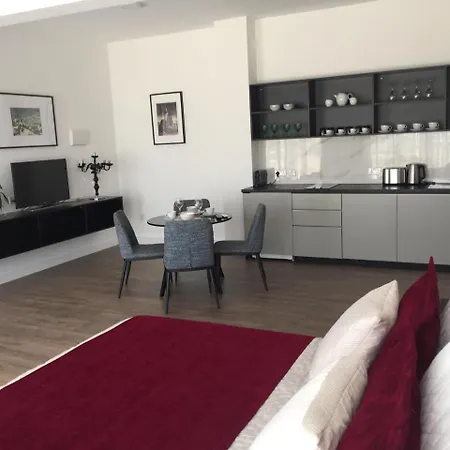 Large Holiday Apartments *